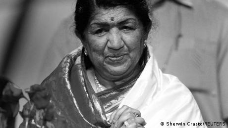 ’زندگی اور کچھ بھی نہیں تیری میری کہانی ہے‘