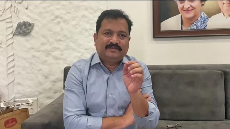 ’دیویندر فڑنویس نے مہاراشٹر میں گجرات ماڈل کیا نافذ‘، کانگریس نے کیا جانچ کا مطالبہ