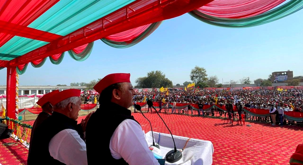 'خاندانی افراد ہی خاندان کا درد سمجھ سکتے ہیں' تیسرے مرحلے سے قبل بی جے پی پر اکھلیش یادو کا حملہ