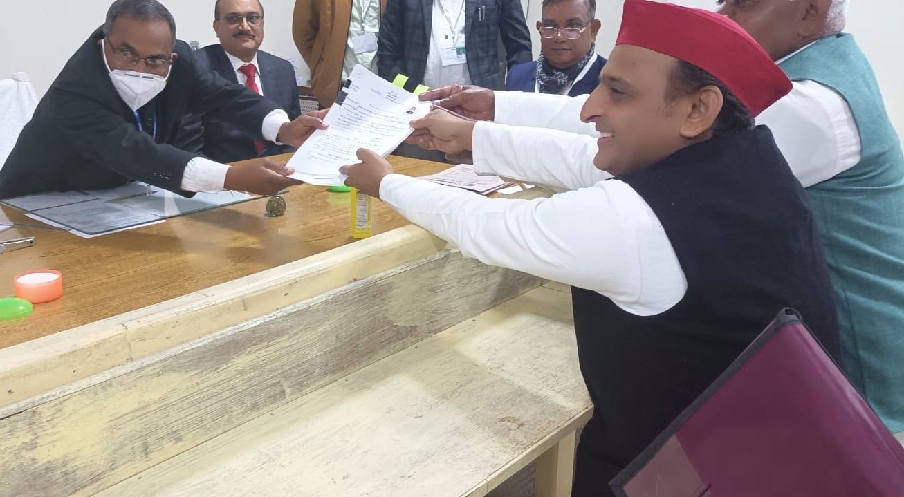 کرہل اسمبلی سیٹ پر مقابلہ دلچسپ، ملائم کے سیکیورٹی افسر دیں گے ملائم کے بیٹے کو چیلنج
