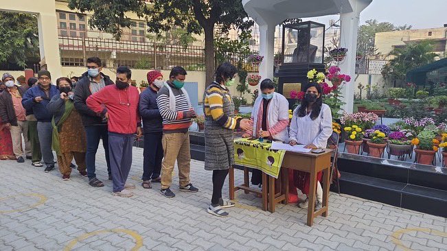 والدین کے ووٹ ڈالنے پر طلبا کو 10 اضافی نمبر دئے جائیں گے! لکھنؤ کے کالج کا اعلان