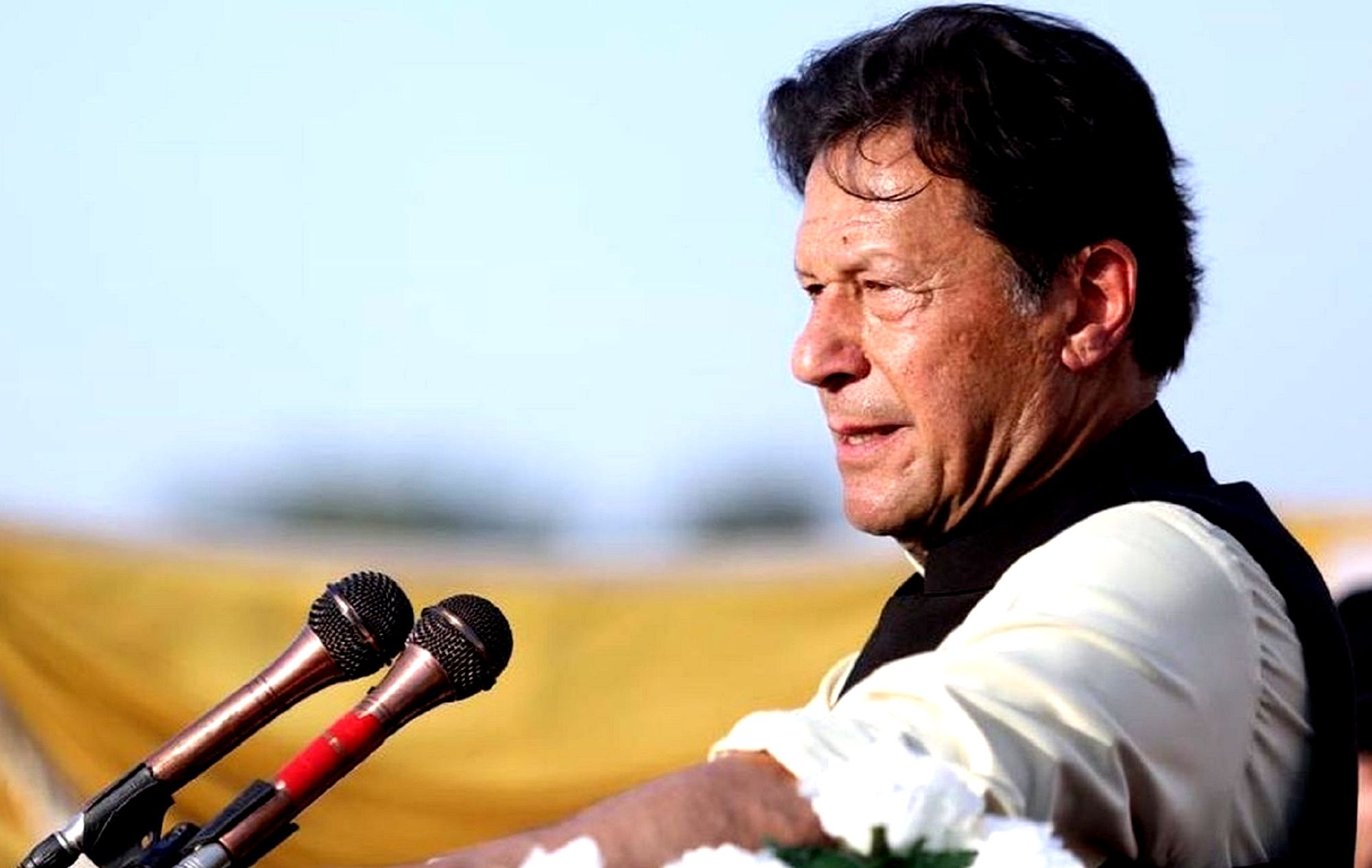 پاکستانی وزیر اعظم عمران خان نے لی راحت کی سانس، تین دنوں کی ملی مہلت