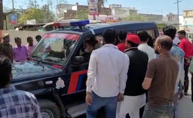 یوپی: ای وی ایم کی نگرانی کرنے والے ایس پی کارکنان کے خلاف مقدمہ درج