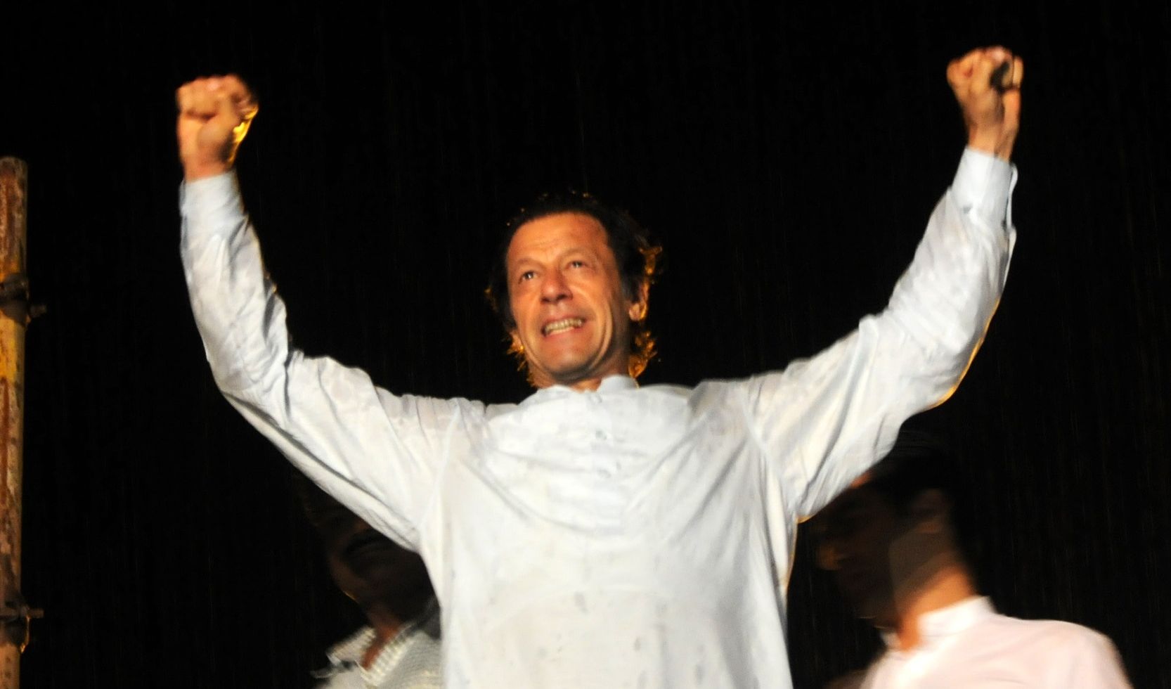 عمران خان کے 50 وزراء لاپتہ، تحریک عدم اعتماد پر بحث کل