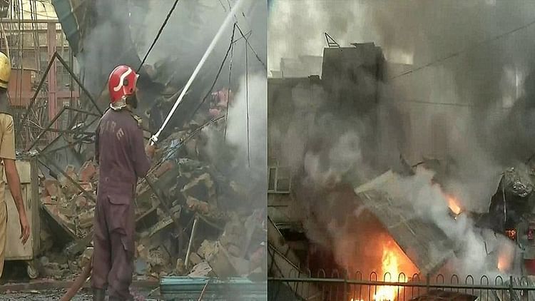 دہلی کے آزاد مارکیٹ میں زبردست آتشزدگی، 3 عمارتیں متاثر، ایک منہدم