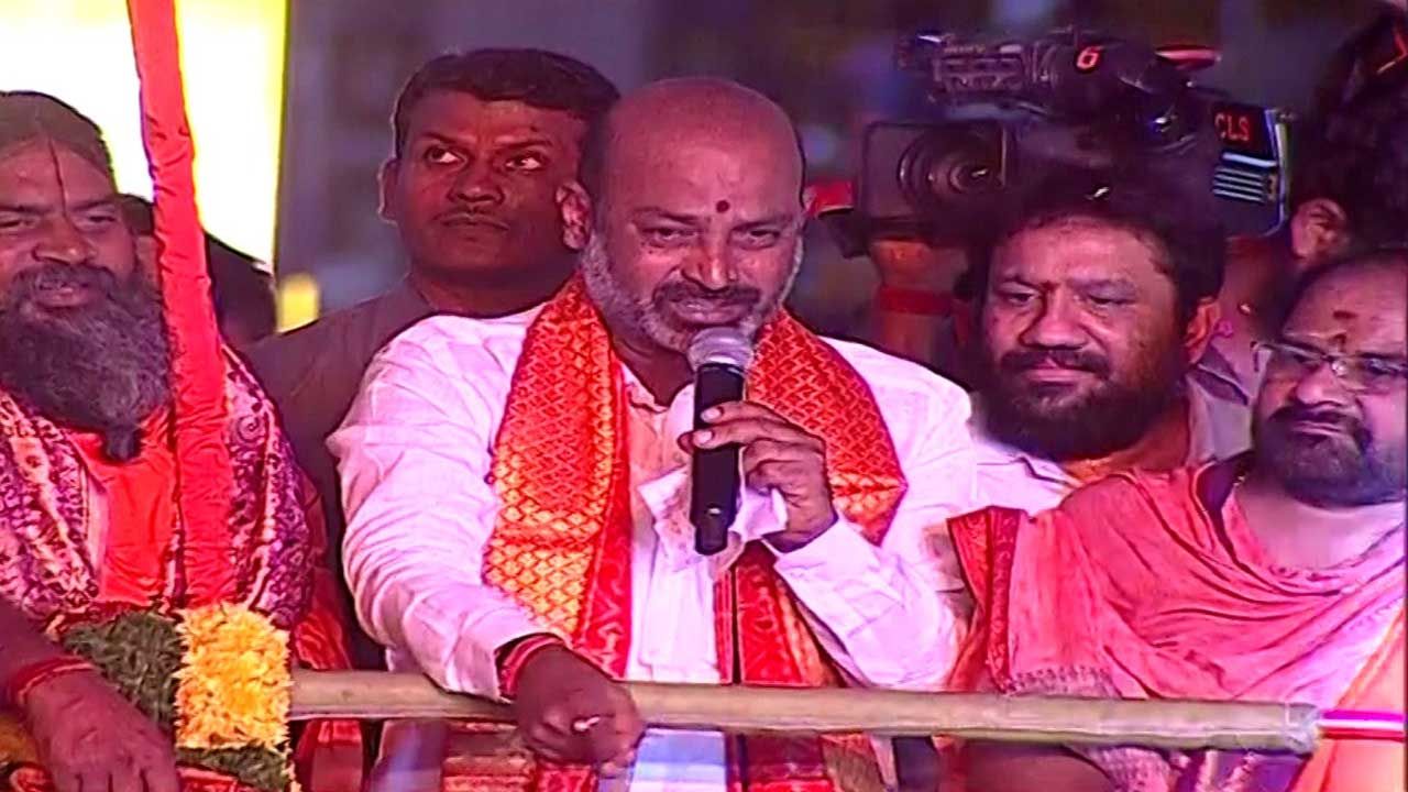 ہر مسجد کی کھدائی کی جائے، شیو لنگ ملے تو ہمارے حوالہ کرو! بی جے پی صدر بنڈی سنجے کی زہر افشانی