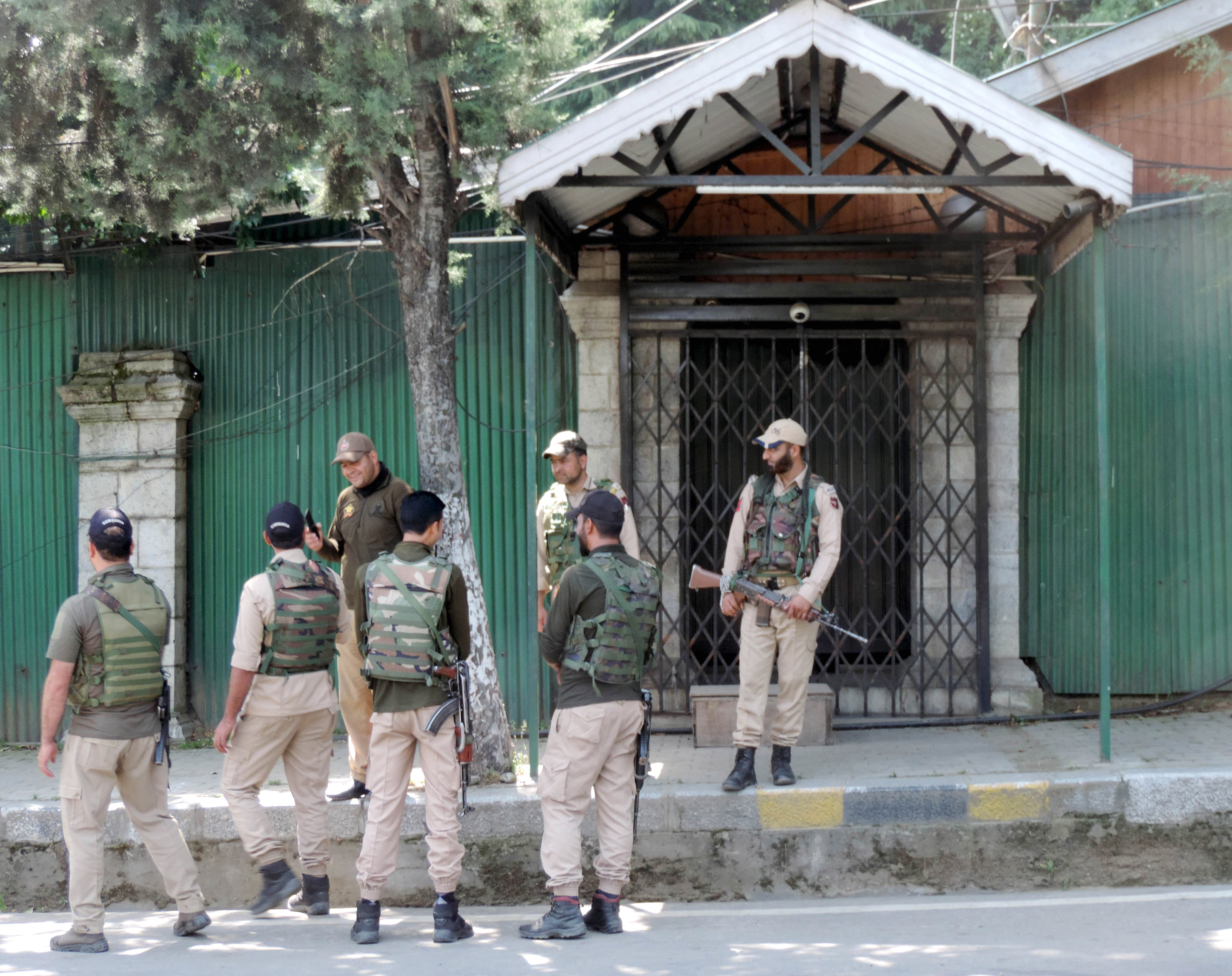 مجھے بڈگام میں بر سر احتجاج پنڈتوں سے ملنے کی اجازت نہیں دی گئی: محبوبہ مفتی کا دعویٰ