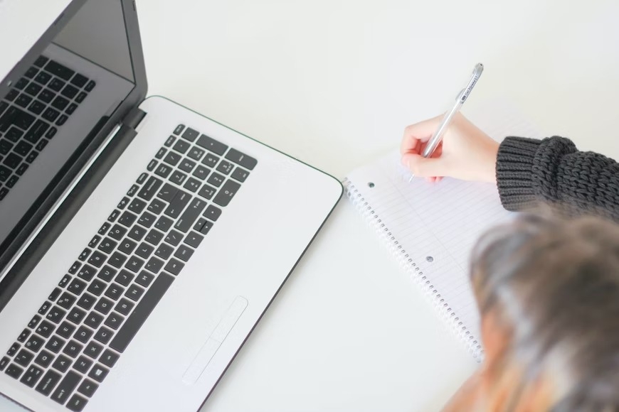 Online Study: کورونا وبا کے دوران آٹھویں جماعت کے طلبا کو سب سے زیادہ پریشانی کا سامنا کرنا پڑا، سروے