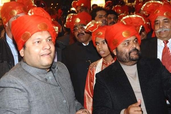 دبئی میں گرفتار گپتا برادرس کی کہانی ہے دلچسپ، سہارنپور میں راشن کی دکان چلائی اور جنوبی افریقہ میں حکومت!