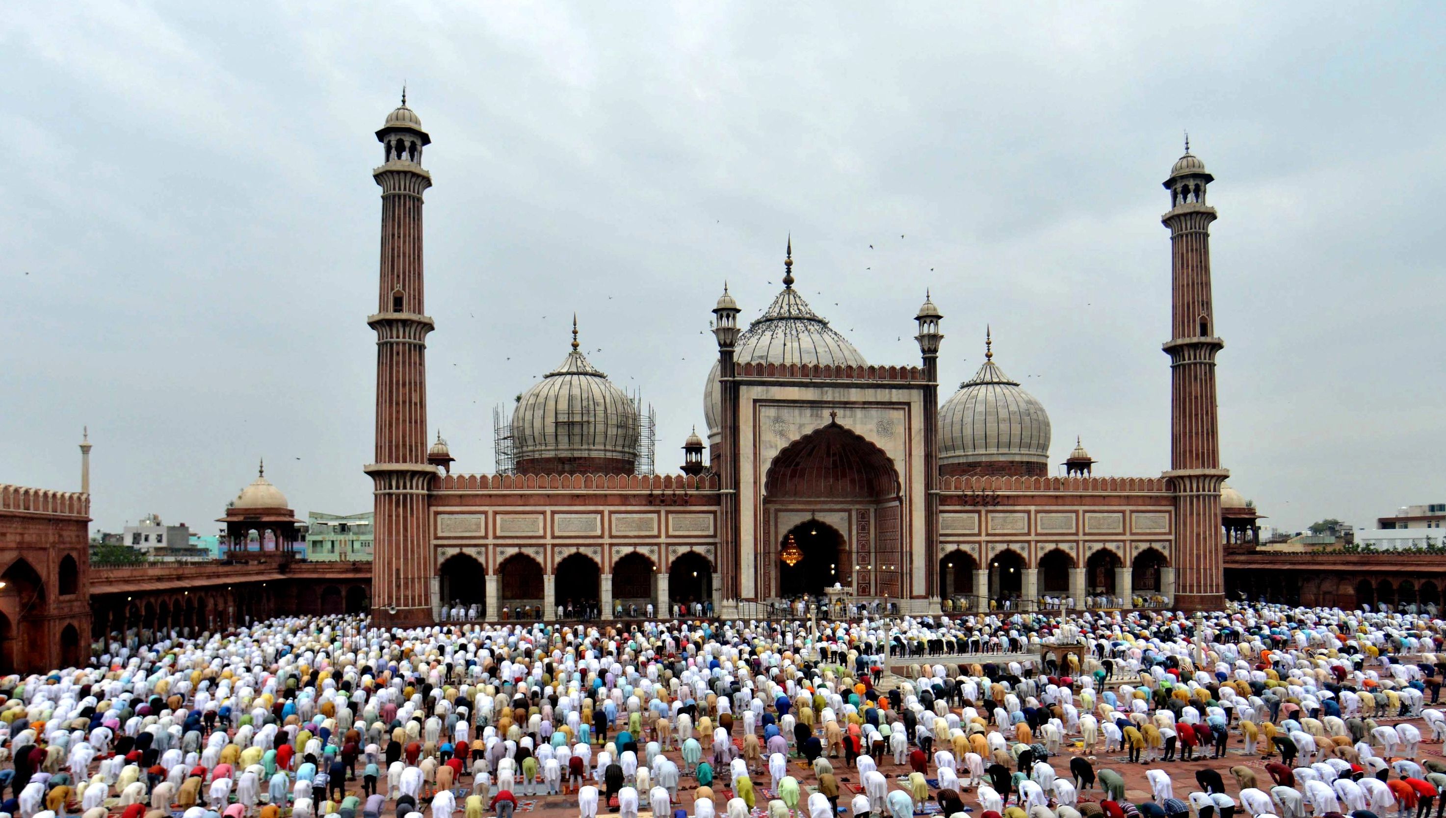 توہین رسالتؐ: کہیں سے تشدد کی خبر نہیں، جامع مسجد میں نعرہ بازی کی کوشش کرنے والوں کو شاہی امام بخاری نے لگائی پھٹکار