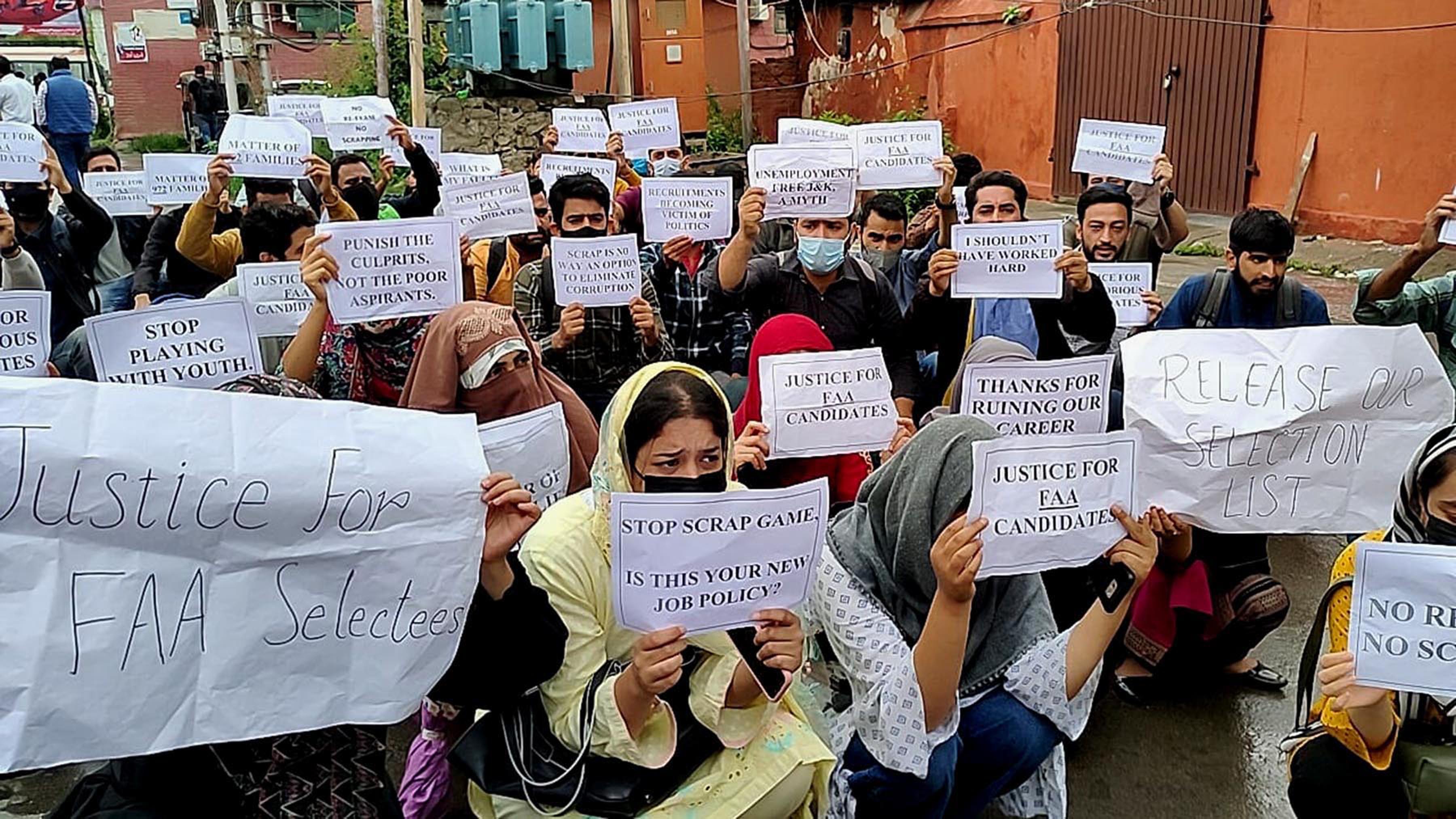 فائنانس اکاؤنٹ اسسٹنٹ اُمیدواروں کا تیسرے روز بھی سری نگر اور جموں میں احتجاج