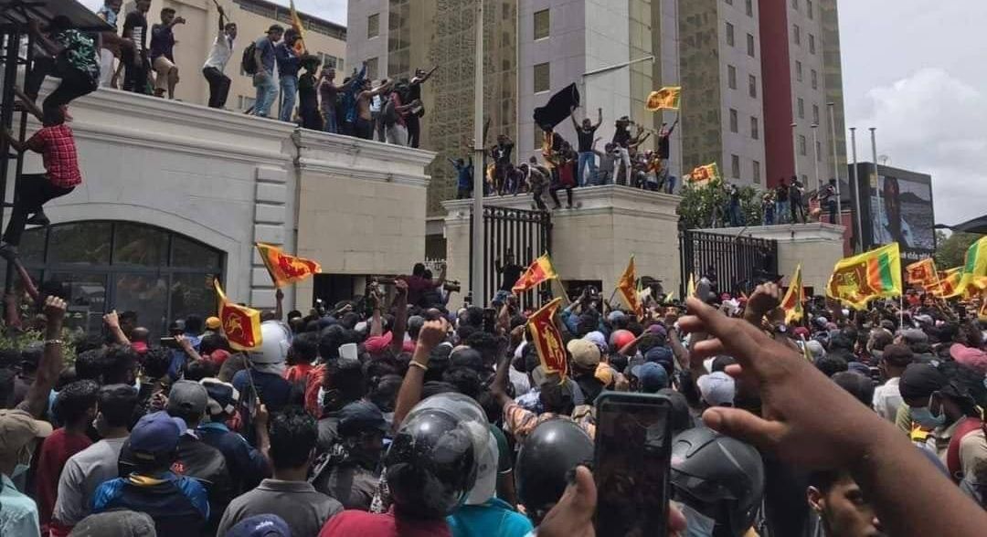 سری لنکا کے صدر گوٹابایا راجا پاکسے ملک چھوڑ کر فرار ہو گئے
