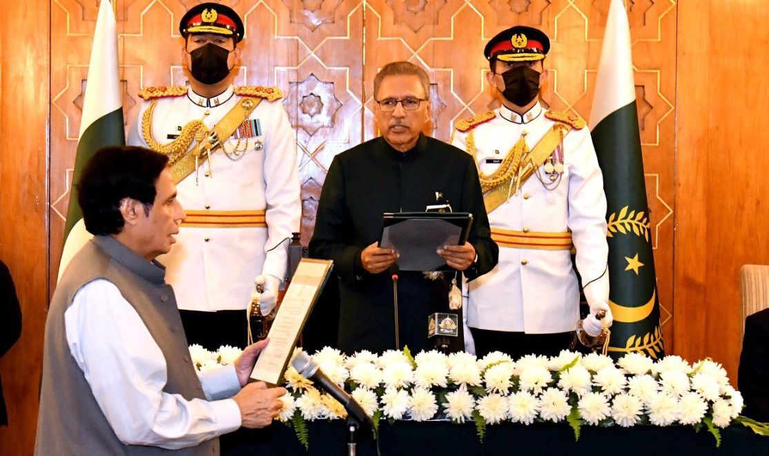 پاکستان: پرویز الٰہی کی پنجاب کے وزیراعلیٰ کے طور پر حلف برداری، صدر عارف علوی نے دلایا حلف