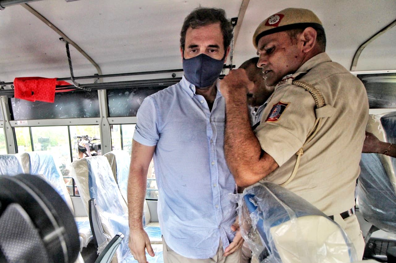 سونیا گاندھی سے ای ڈی کی پوچھ گچھ، پُر امن احتجاج کر رہے راہل گاندھی کو کیا گیا گرفتار
