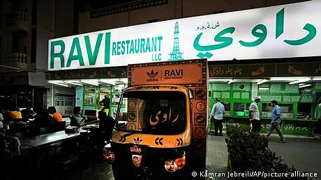 دبئی: چھوٹا سا پاکستانی ریستوران ثقافتی زندگی کا اہم حصہ