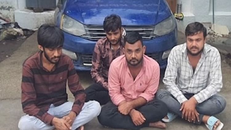 گجرات پولیس نے ڈرگز کے ساتھ 4 لوگوں کو کیا گرفتار، بی جے پی لیڈر کا بیٹا بھی شامل