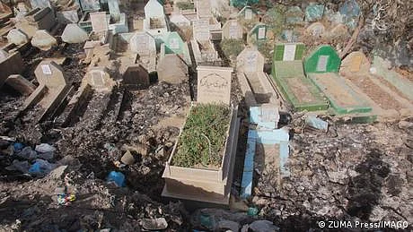 بڑھتی ہوئی آبادی اور سکڑتے ہوئے قبرستان