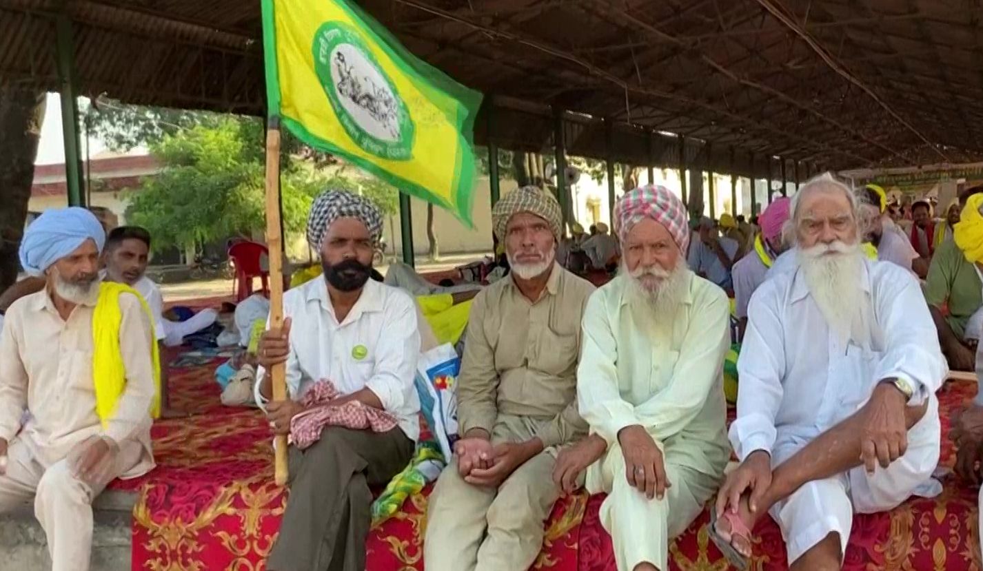 لکھیم پور کھیری میں کسان پھر سراپا احتجاج، مرکزی حکومت کے خلاف 72 گھنٹے کا دھرنا شروع