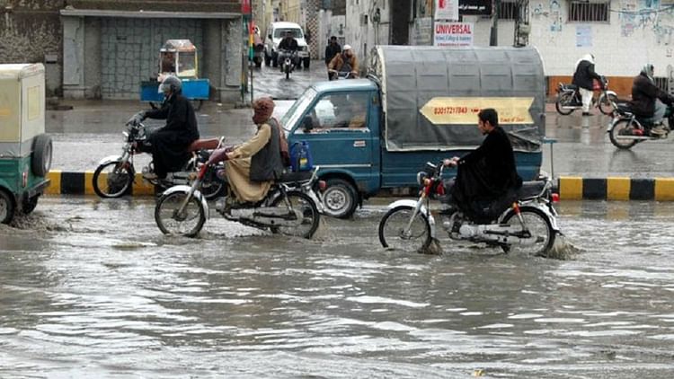 پاکستان میں بارش اور سیلاب سے تباہی، بلوچستان کا رابطہ ملک سے ٹوٹا، 937 افراد ہلاک