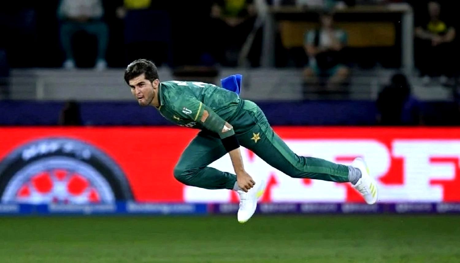 ایشیا کپ سے پاکستانی تیز گیندباز شاہین آفریدی باہر، ٹی-20 عالمی کپ میں ہوگی واپسی!