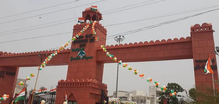 ہاپوڑ میں واقع زبردست خان گیٹ