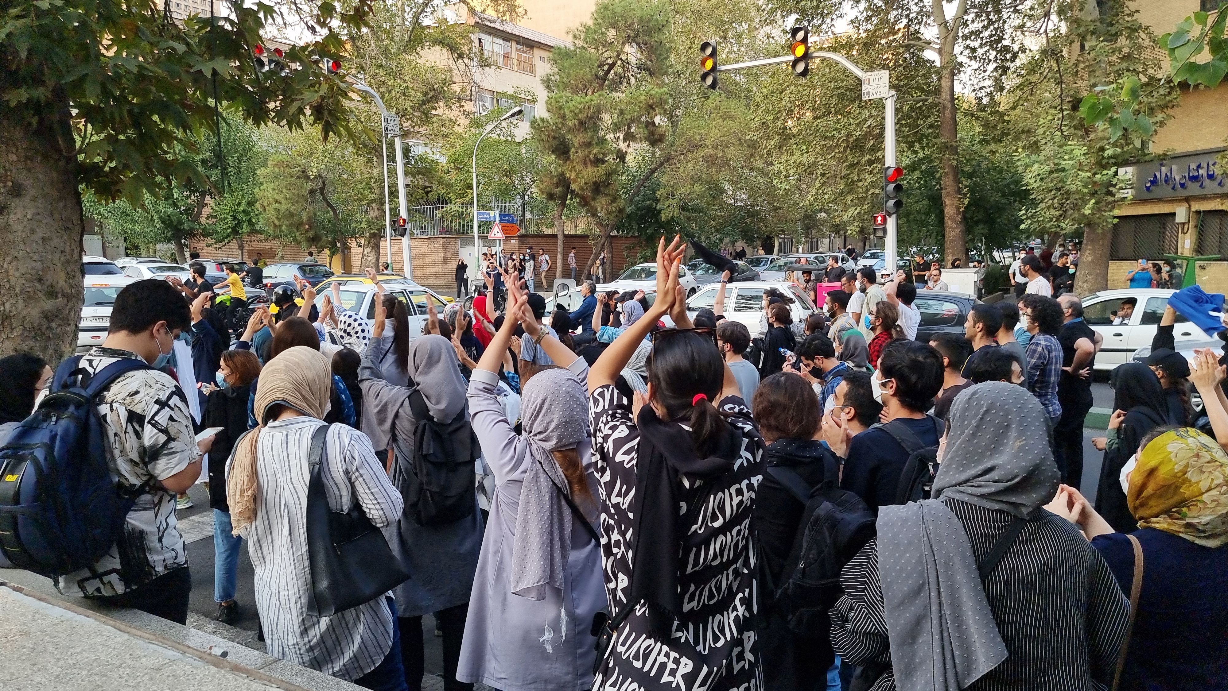 ایران میں حجاب تنازع: شدت پسندی درست نہیں... سہیل انجم