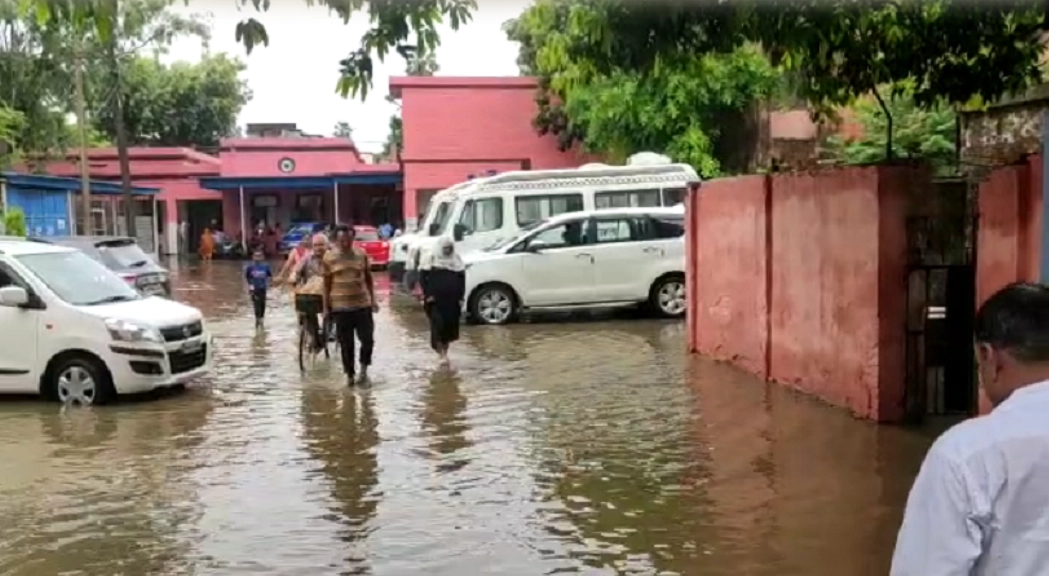 ویڈیو: بارش نے بدلی یوپی کی صورت! لکھنؤ سے گورکھپور تک پانی ہی پانی، ضلع اسپتال زیرِ آب