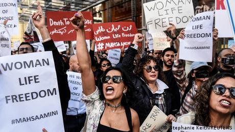 ایران: حجاب تنازعے پر ملک گیر مظاہروں کا سلسلہ جاری