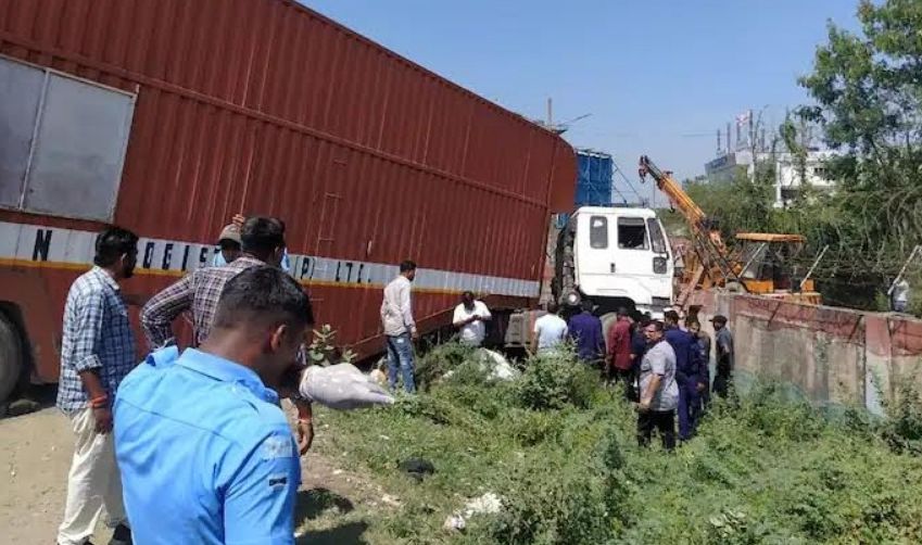 گجرات: وڈودرا میں ٹرک اور آٹو رکشہ میں تصادم، 11 افراد ہلاک، کئی زخمی