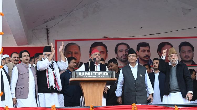 ’100 اراکین اسمبلی لائیے اور وزیر اعلیٰ بن جائیے‘، اکھلیش یادو کی یوپی کے دونوں نائب وزرائے اعلیٰ کو پیشکش!
