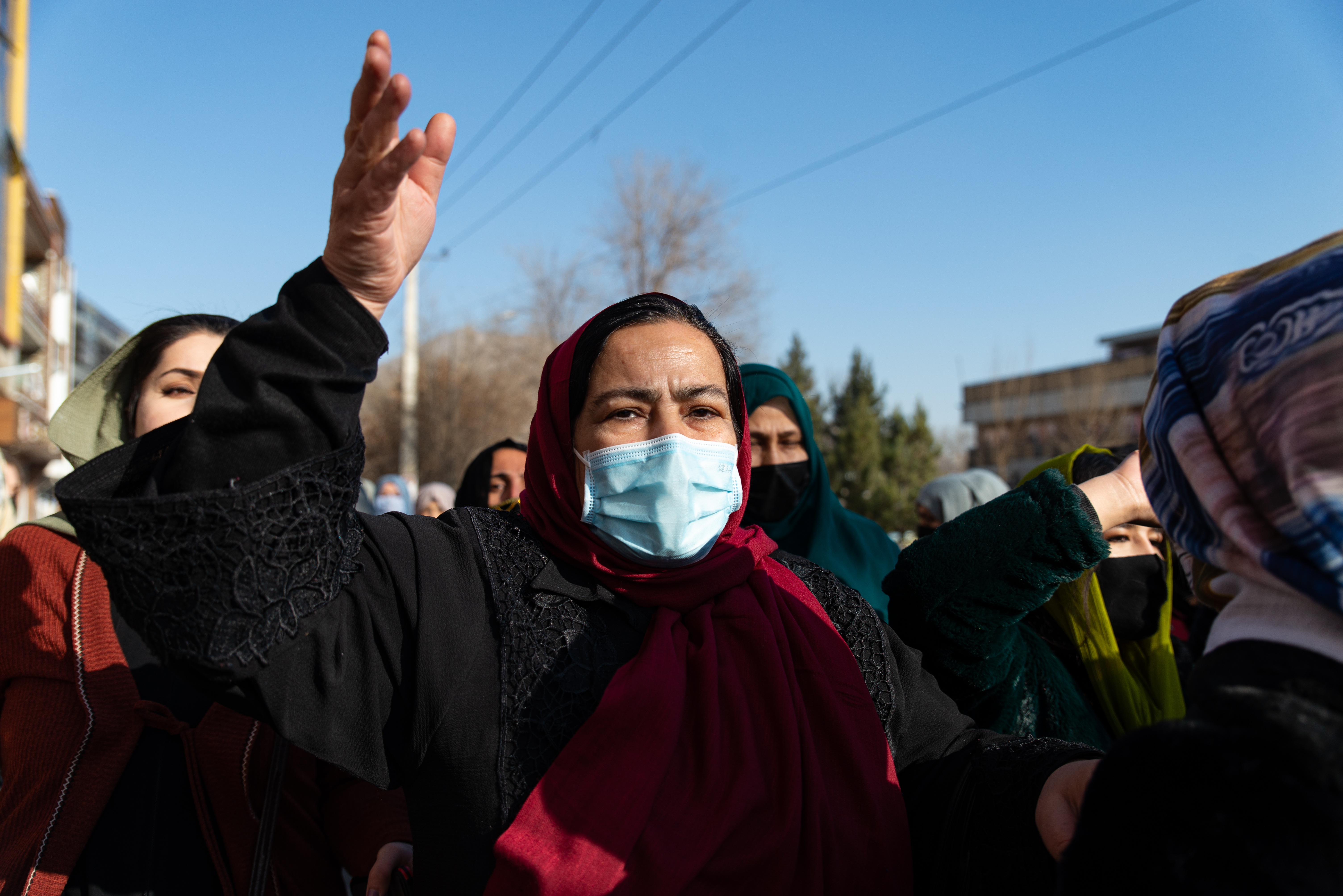 افغان طالبان نے این جی او کو خواتین ملازمین پر پابندی عائد کرنے کا حکم دیا