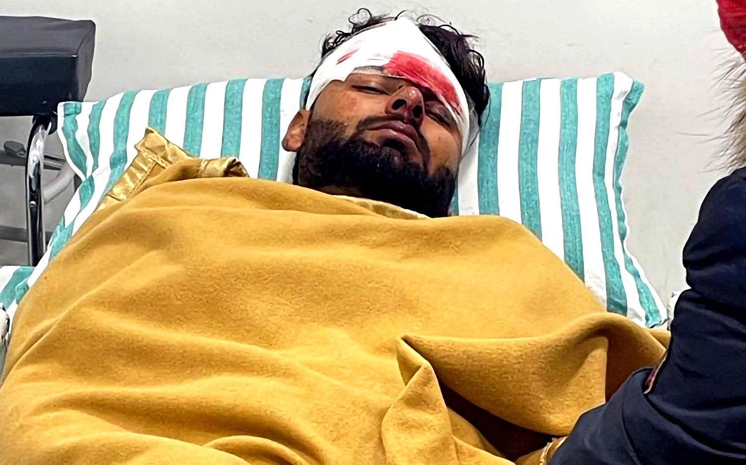 رشبھ پنت کی کار کا حادثہ راستے میں گڈّھے سے بچنے کی وجہ سے ہوا: وزیر اعلیٰ دھامی