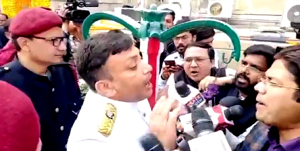 وزیراعلی بننے کیلئے شرد پوار کے ‘چرنوں’ میں بیٹھ گئے تھے ادھو ٹھاکرے،  امت شاہ