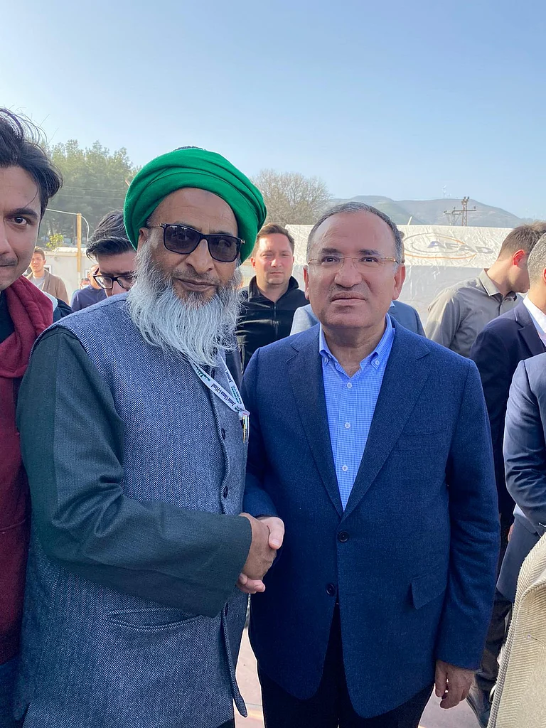 <div class="paragraphs"><p>جمعیۃ کے وفد کی ترکش وزیر سے ملاقات</p></div>