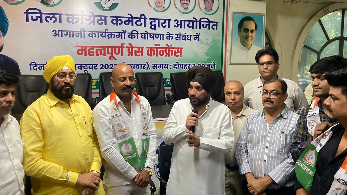 <div class="paragraphs"><p>عآپ لیڈران کانگریس میں شمولیت اختیار کرتے ہوئے، تسلیم محمد تسلیم</p></div>