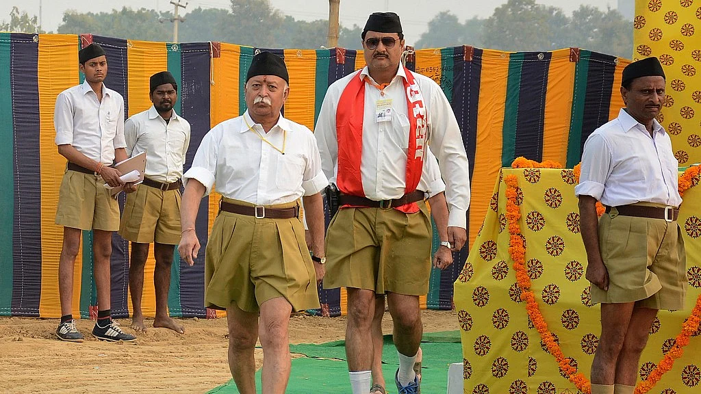 मौजूदा आरएसएस चीफ मोहन भागवत (बाएं) ने हिंदू राष्ट्रवाद की बहस को और तेज किया है
