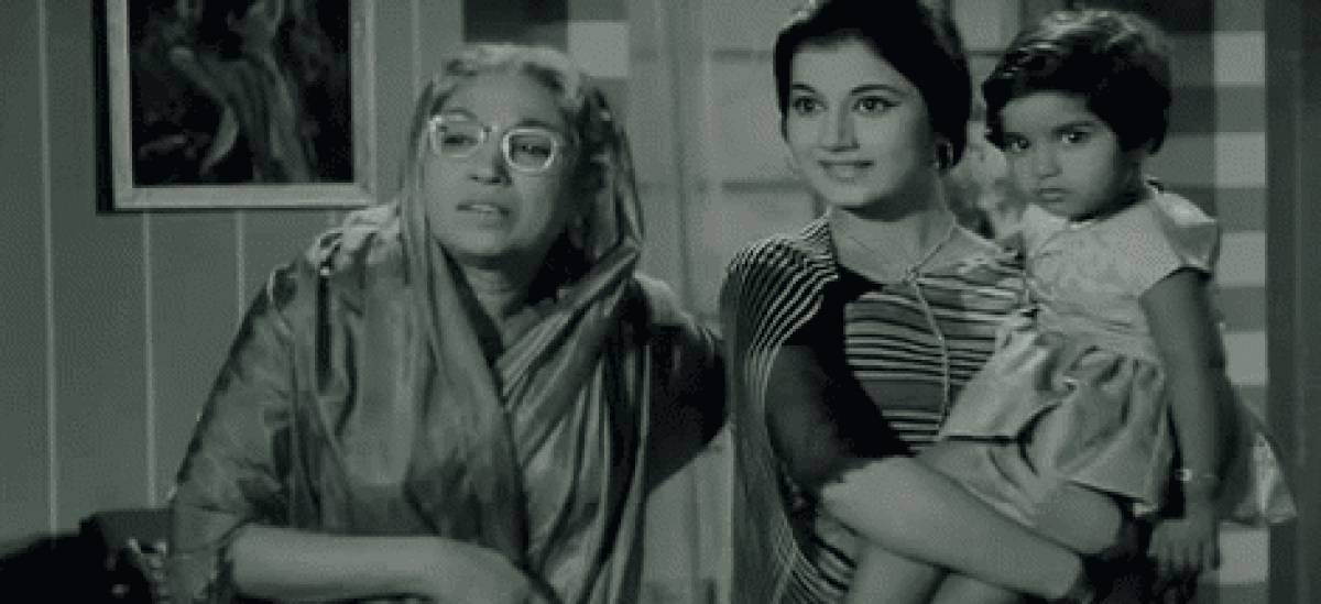औरत फिल्म का एक सीन