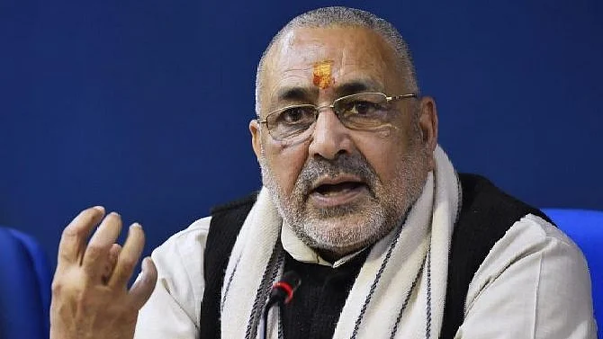 बीजेपी सांसद गिरिराज सिंह ने एसपी को एक मर्डर केस को लेकर लगाई फटकार