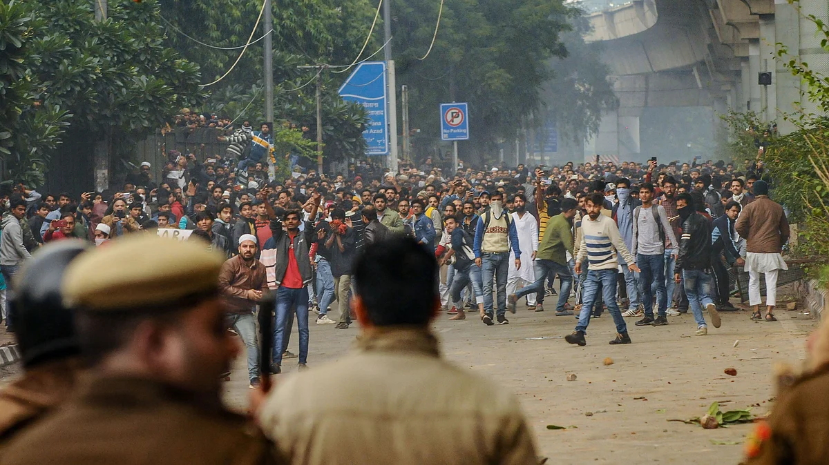 जामिया के छात्रों के साथ झड़प के बाद पुलिस का बयान