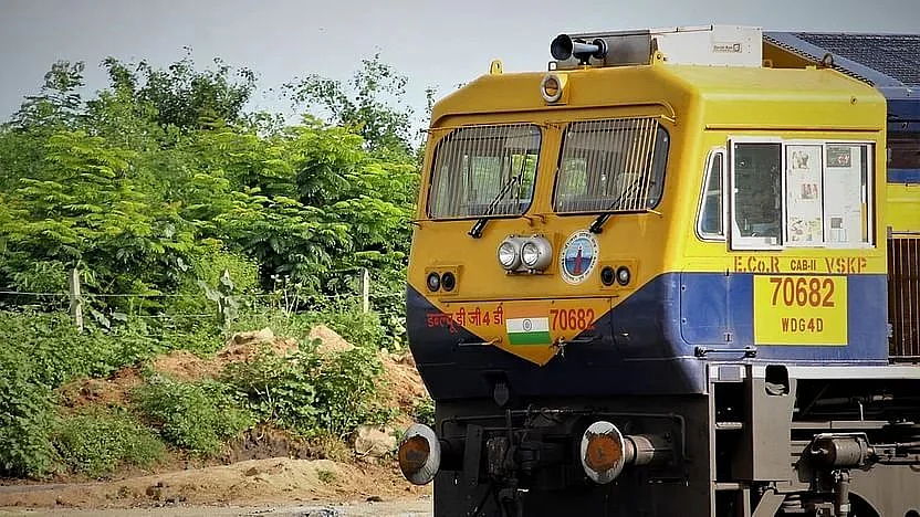 IRCTC Indian Railways cancelled trains list today: रेलवे ने आज कैंसिल कीं ये ट्रेनें.