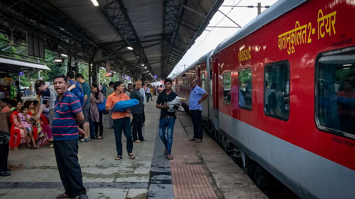 IRCTC Cancelled Trains List. भारतीय रेलवे ने आज इन ट्रेनों को कैंसिल कर दिया है.