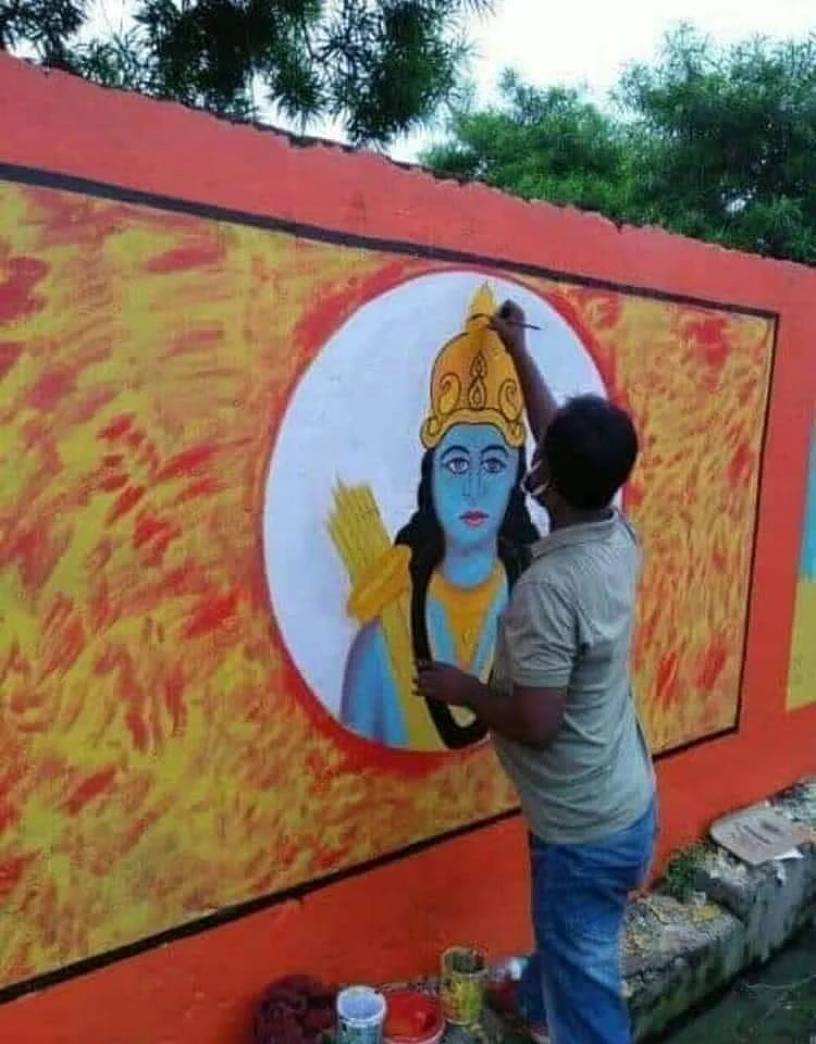 शहर की लगभग हर दीवार पर भगवान श्री राम की अलग-अलग तस्वीरें बनाई जा रही हैं