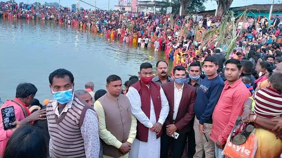 हे छठी मइया, कोरोना से अब आप ही बचा सकती हैं