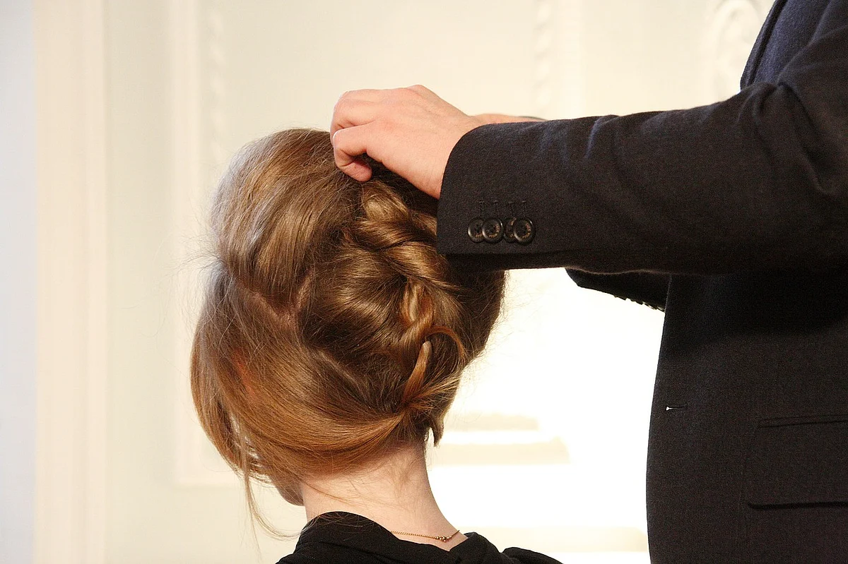 हेयर स्टाइलिंग अब घर पर - Hair styling ab ghar par