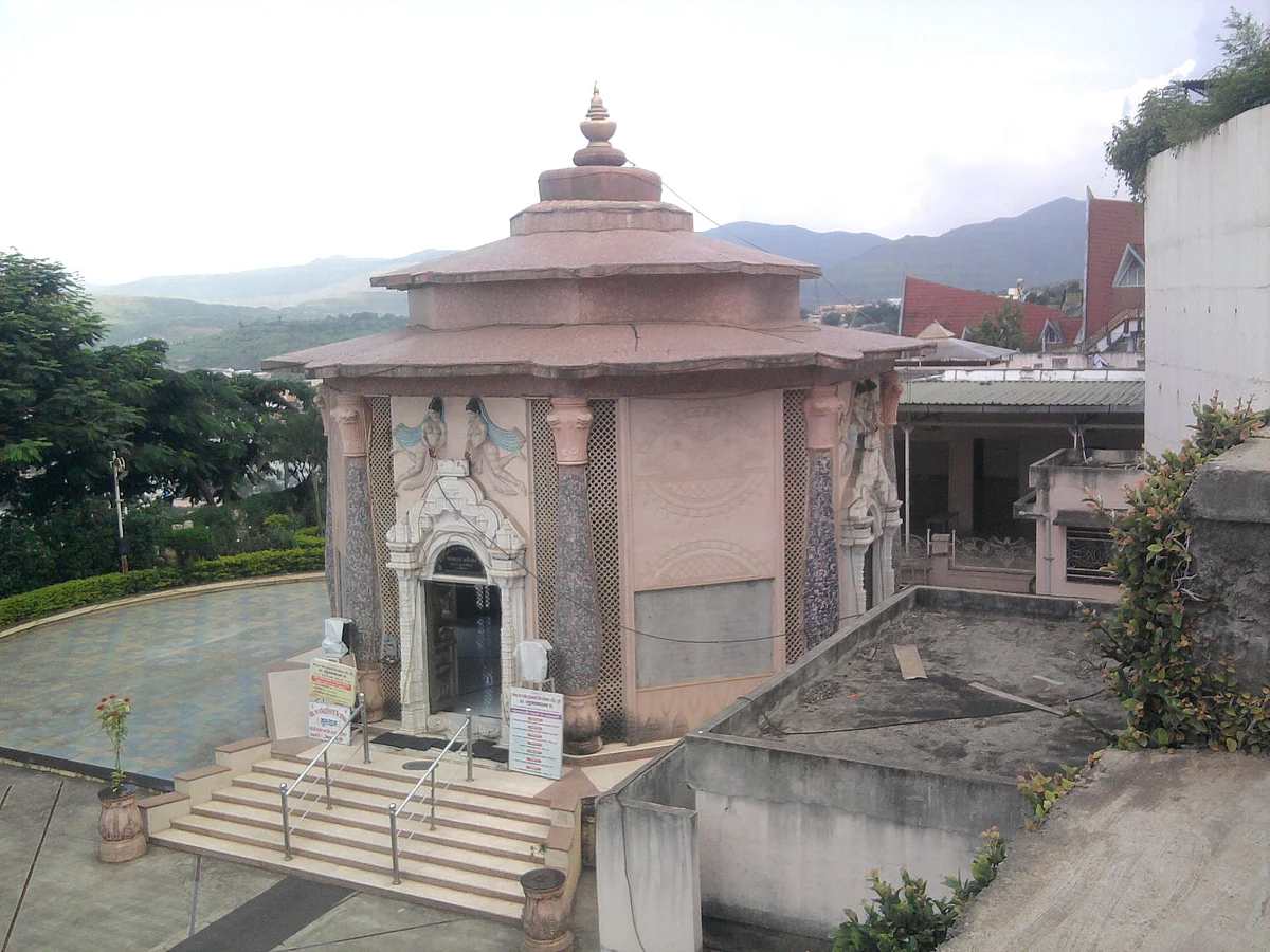 पारसनाथ जैन मंदिर के बारे में जानकारी - Parasnath Jain Mandir in Hindi