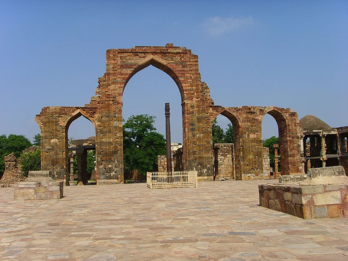 कुव्वत-उल-इस्लाम-मस्जिद - Quwwat Ul Islam Masjid