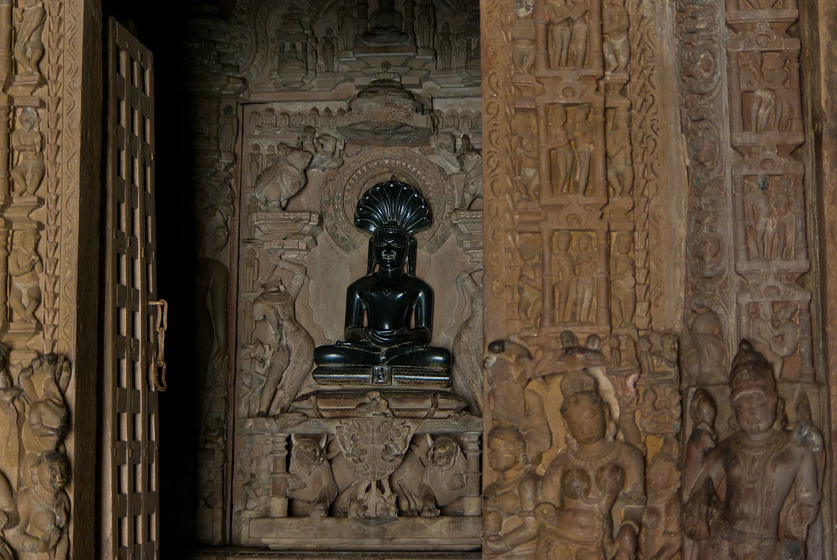 पार्श्वनाथ जैन मंदिर के बारे जानकारी - Parshwanath Jain Mandir in Hindi