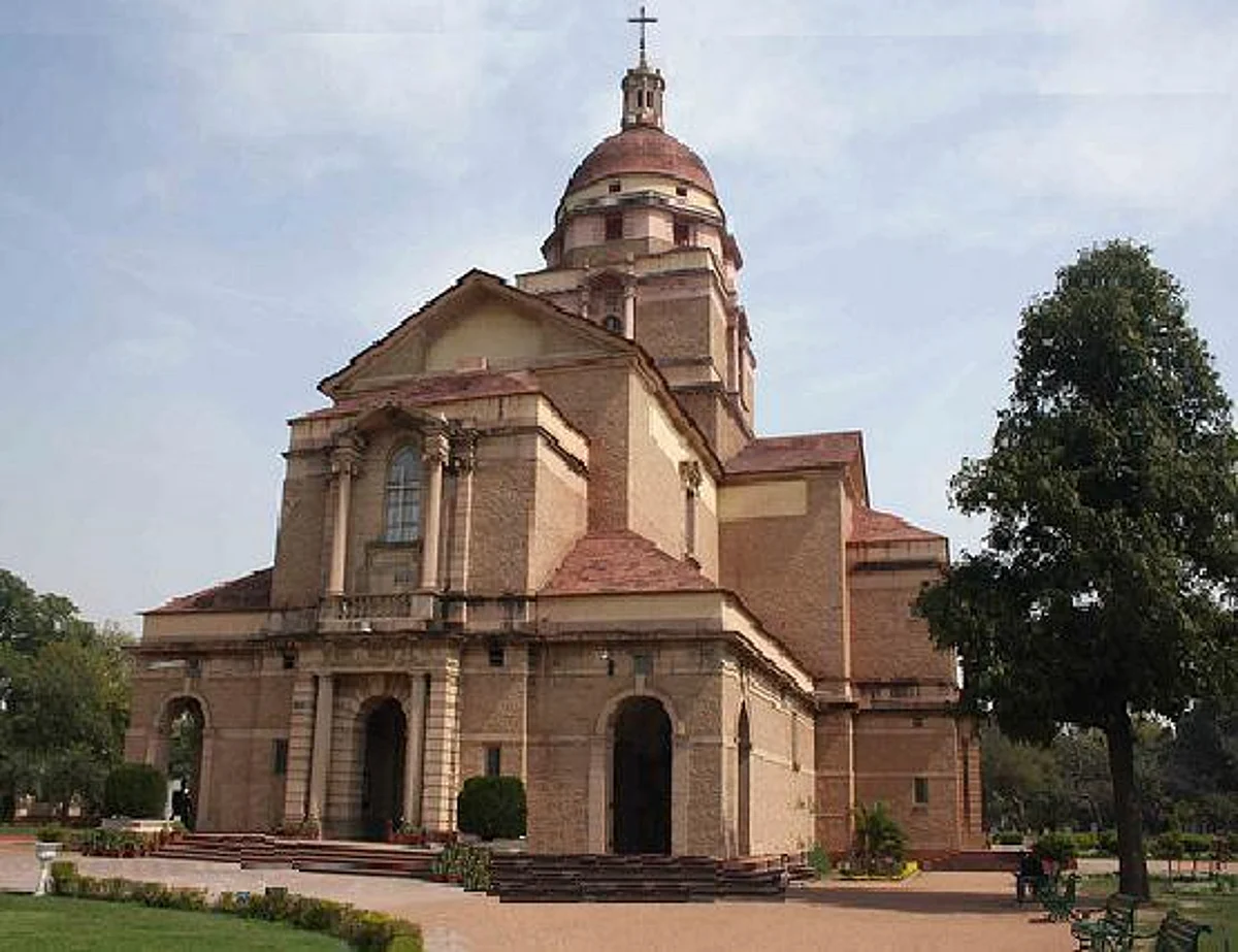 कैथेड्रल चर्च ऑफ द रिडेम्पशन - Cathedral Church Of The Redemption