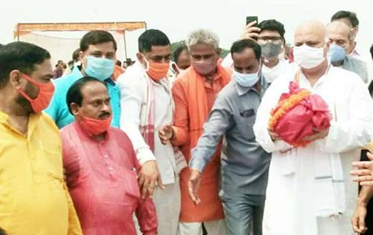 मप्र के राज्यपाल स्व. लालजी टण्डन की अस्थियां संगम में प्रवाहित