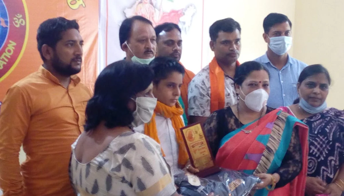डबल मर्डर के खुलासे में महत्वपूर्ण भूमिका निभाने वाली चंचल का सम्मान